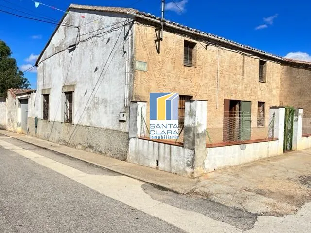 CASA EN VENTA DE 3 DORMITORIOS, PATIO Y COCHERA EN MANGANESES DE LA LAMPREANA, ZAMORA. - Inmobiliaria Santa Clara en Zamora - Imagen 1