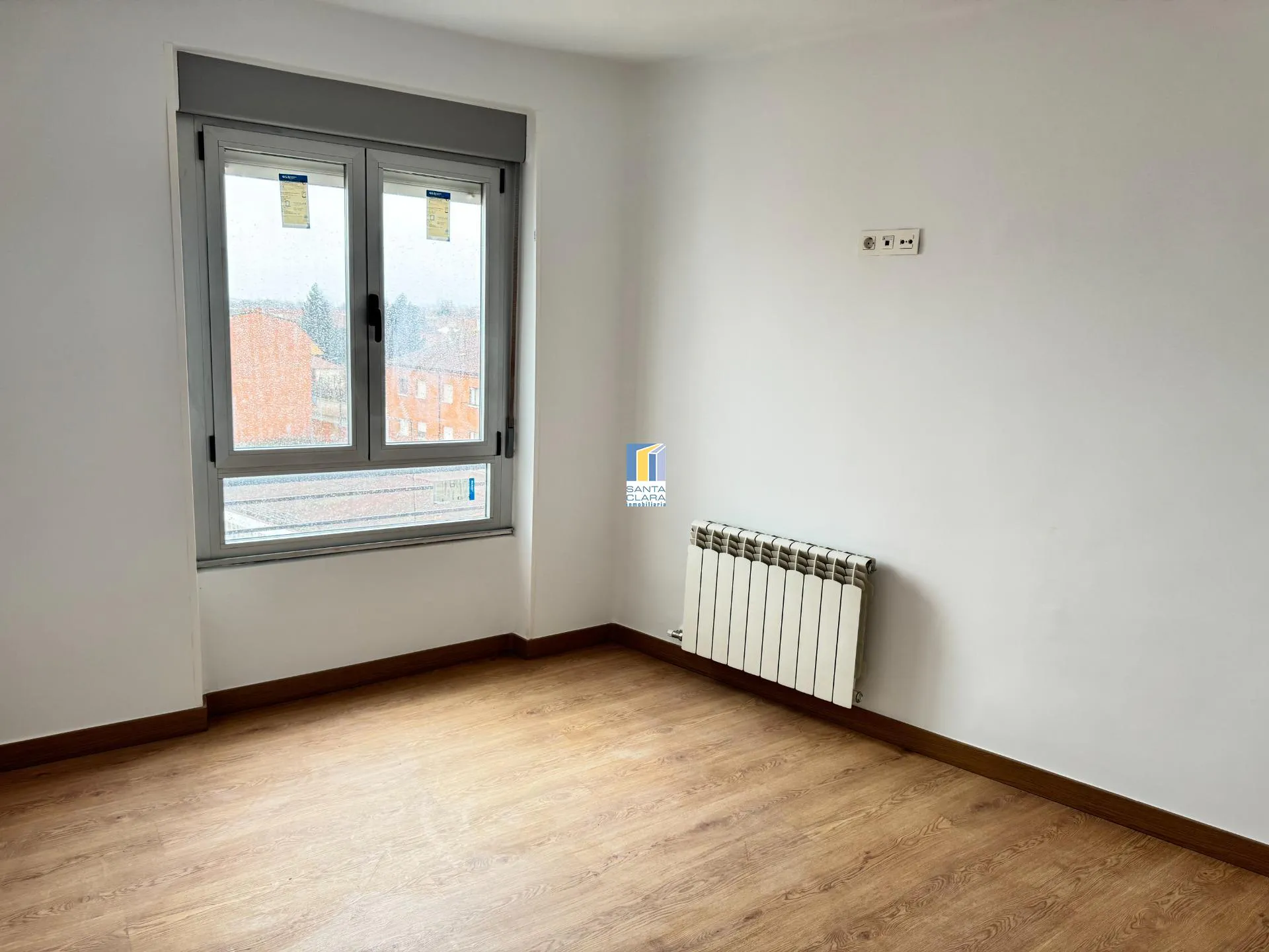 PISO EN VENTA REFORMADO CON 2 DORMITORIOS EN ZONA LA VEGA-OTERUELO, LEÓN. - Inmobiliaria Santa Clara en Zamora - Miniatura 4