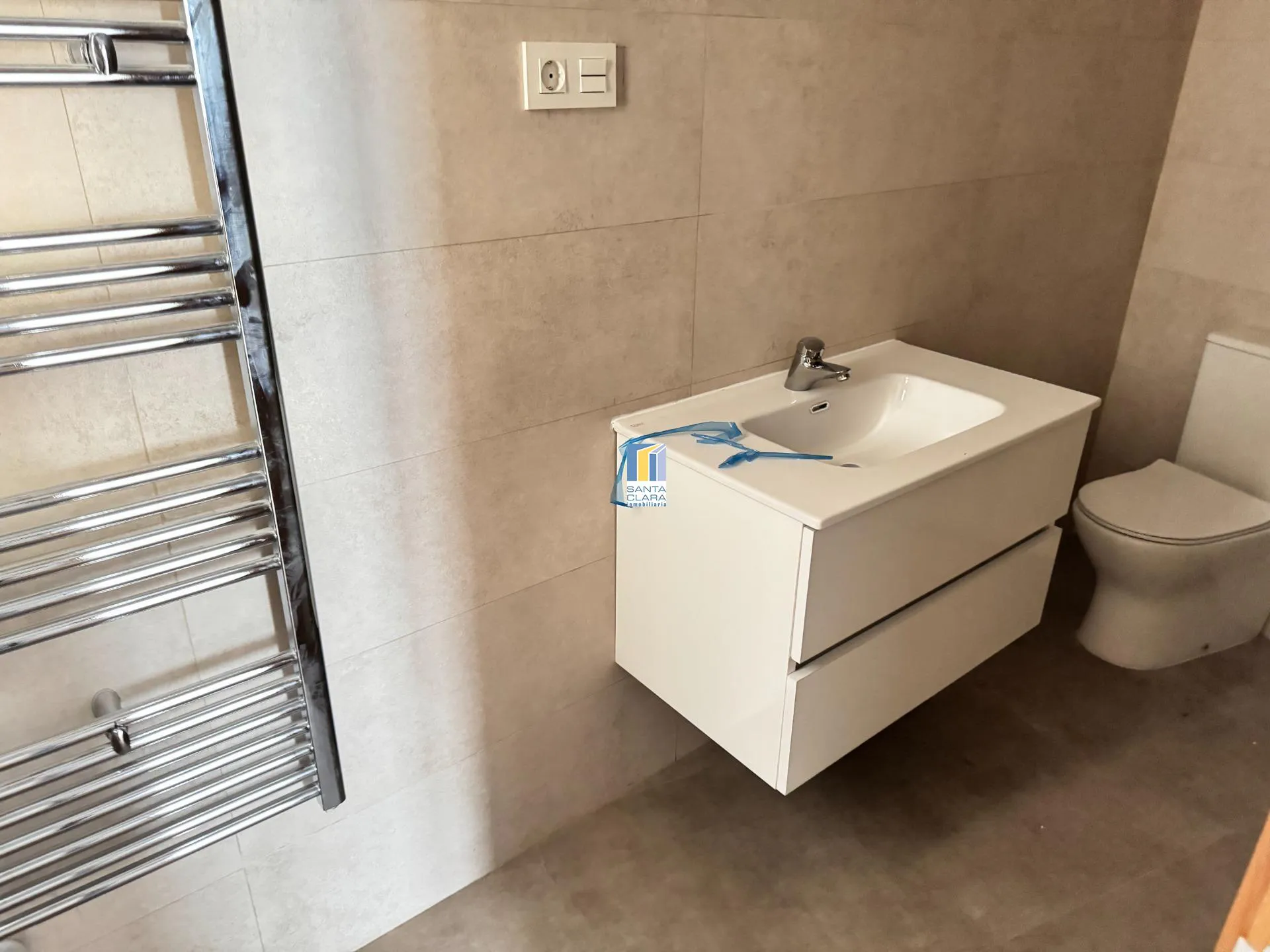 PISO EN VENTA REFORMADO CON 2 DORMITORIOS EN ZONA LA VEGA-OTERUELO, LEÓN. - Inmobiliaria Santa Clara en Zamora - Miniatura 8