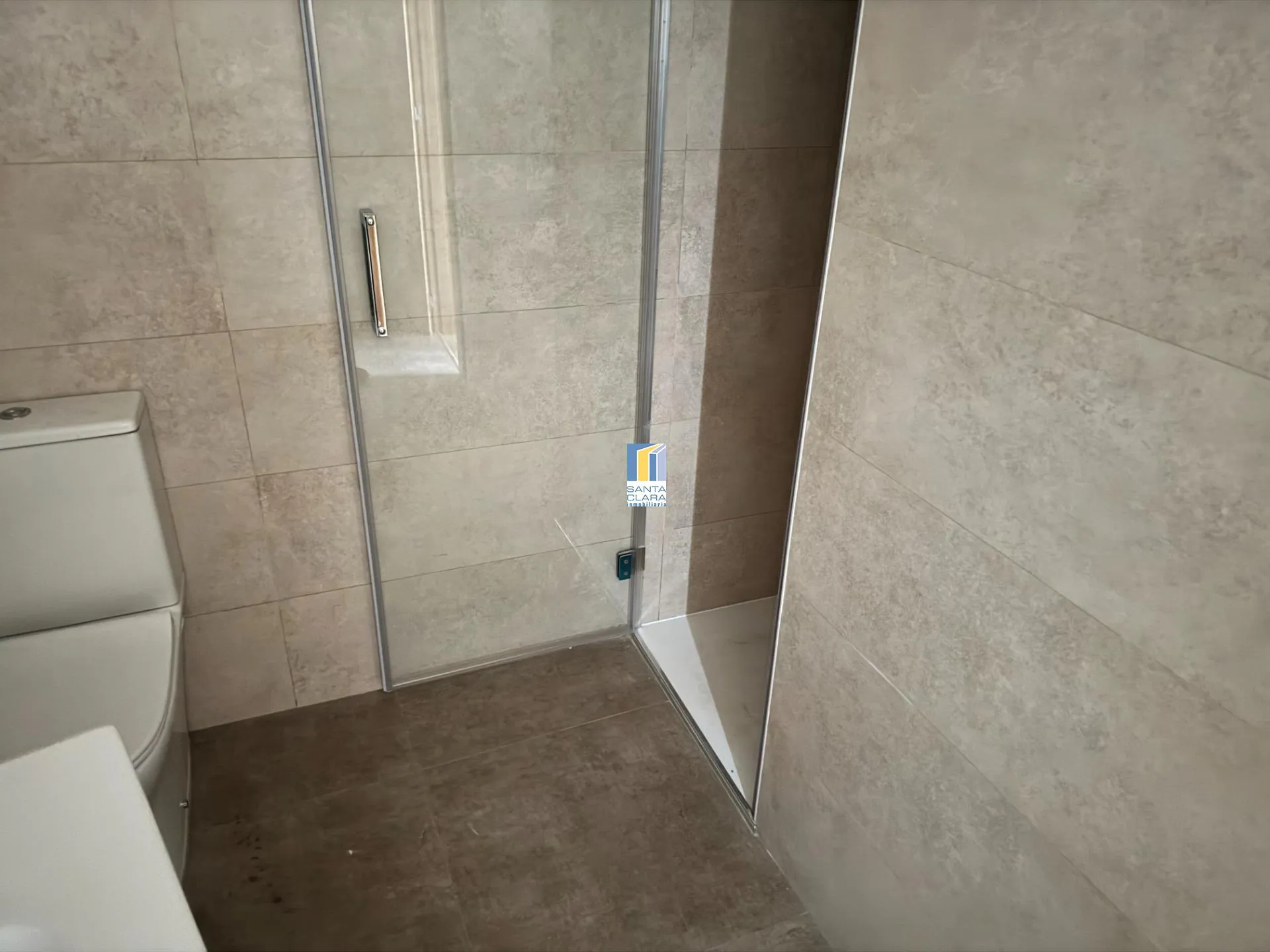 PISO EN VENTA REFORMADO CON 2 DORMITORIOS EN ZONA LA VEGA-OTERUELO, LEÓN. - Inmobiliaria Santa Clara en Zamora - Miniatura 9