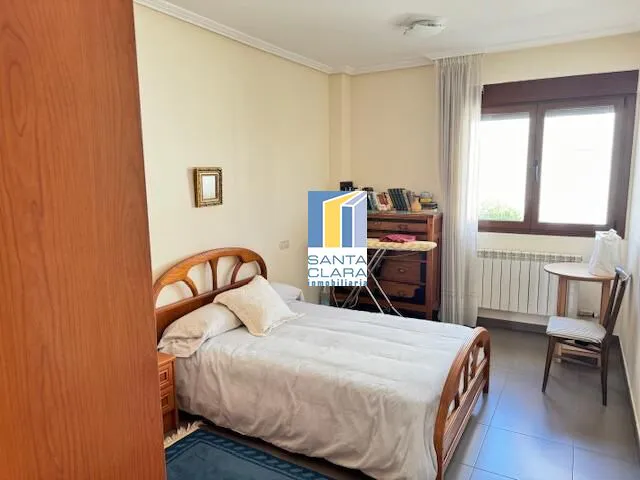 CASA EN VENTA CON 3 DORMITORIOS, 2 BAÑOS, 2 GARAJES Y PATIO EN MORALEJA DEL VINO, ZAMORA. - Inmobiliaria Santa Clara en Zamora - Miniatura 14