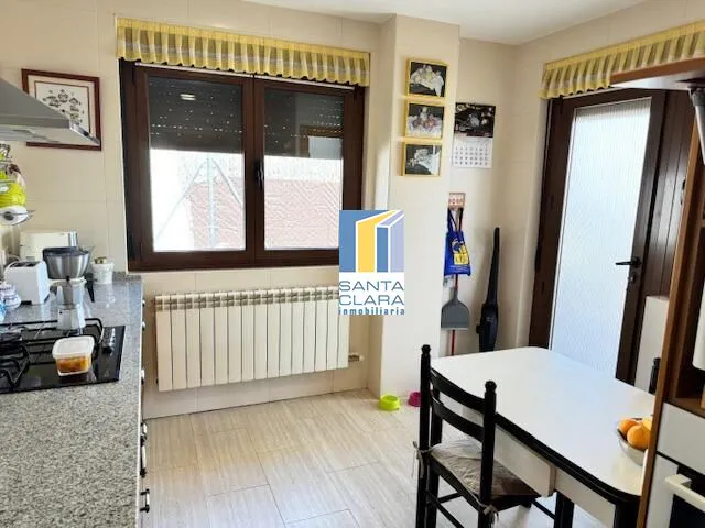 CASA EN VENTA CON 3 DORMITORIOS, 2 BAÑOS, 2 GARAJES Y PATIO EN MORALEJA DEL VINO, ZAMORA. - Inmobiliaria Santa Clara en Zamora - Miniatura 17