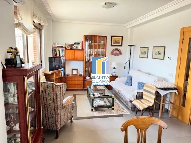 CASA EN VENTA CON 3 DORMITORIOS, 2 BAÑOS, 2 GARAJES Y PATIO EN MORALEJA DEL VINO, ZAMORA. - Inmobiliaria Santa Clara en Zamora - Miniatura 5