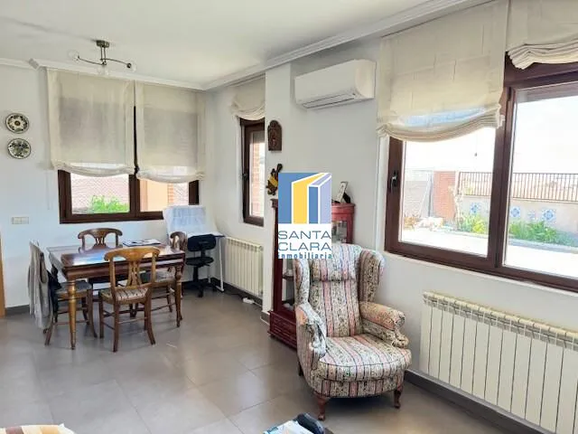 CASA EN VENTA CON 3 DORMITORIOS, 2 BAÑOS, 2 GARAJES Y PATIO EN MORALEJA DEL VINO, ZAMORA. - Inmobiliaria Santa Clara en Zamora - Miniatura 7