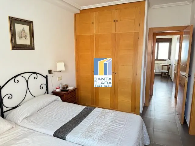 CASA EN VENTA CON 3 DORMITORIOS, 2 BAÑOS, 2 GARAJES Y PATIO EN MORALEJA DEL VINO, ZAMORA. - Inmobiliaria Santa Clara en Zamora - Miniatura 9