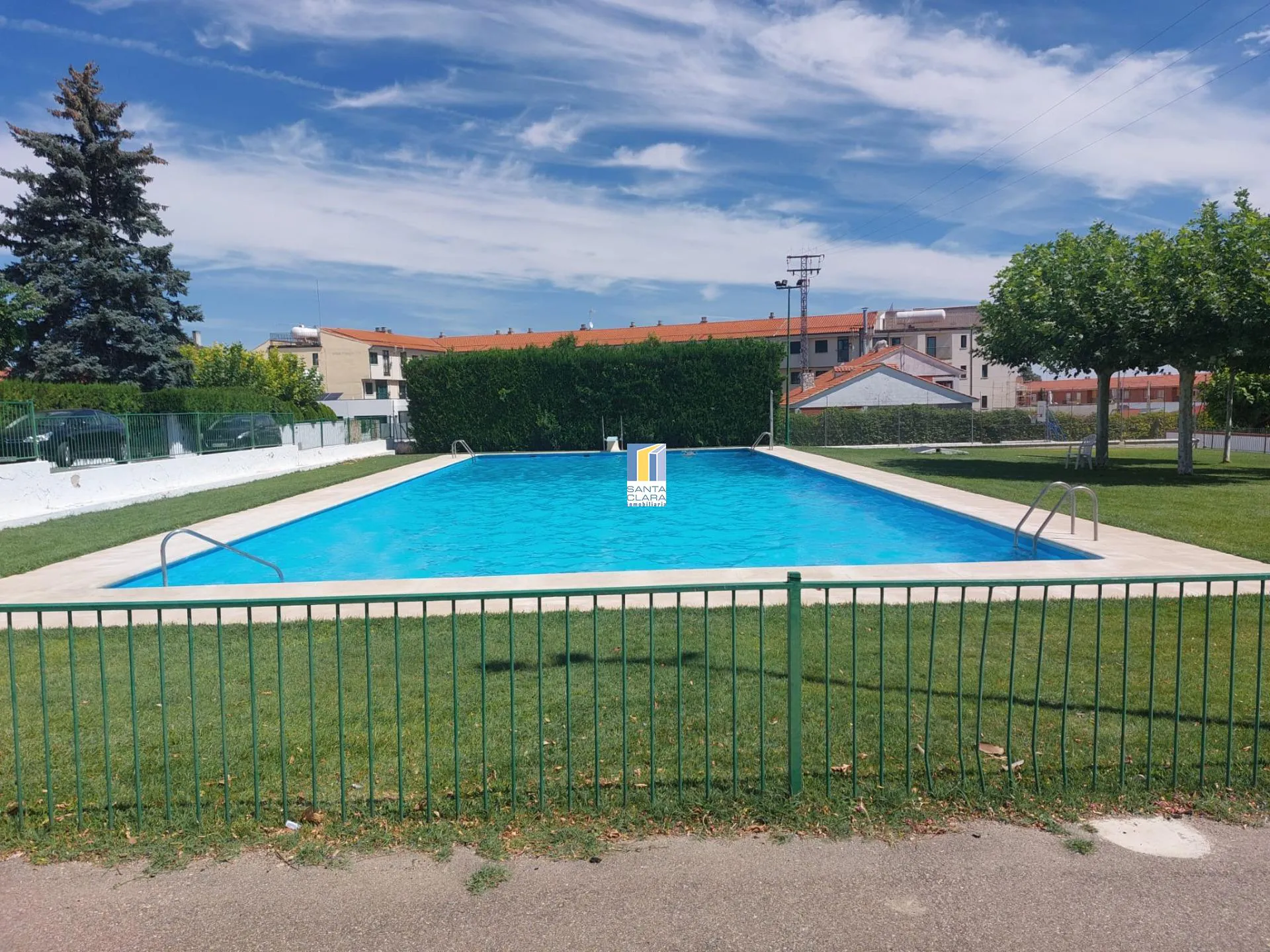 CASA EN VENTA DE 6 DORMITORIOS, 4 BAÑOS, JARDÍN Y GARAJE EN URB. LAS VILLAS, MORALES DEL VINO. - Inmobiliaria Santa Clara en Zamora - Miniatura 28