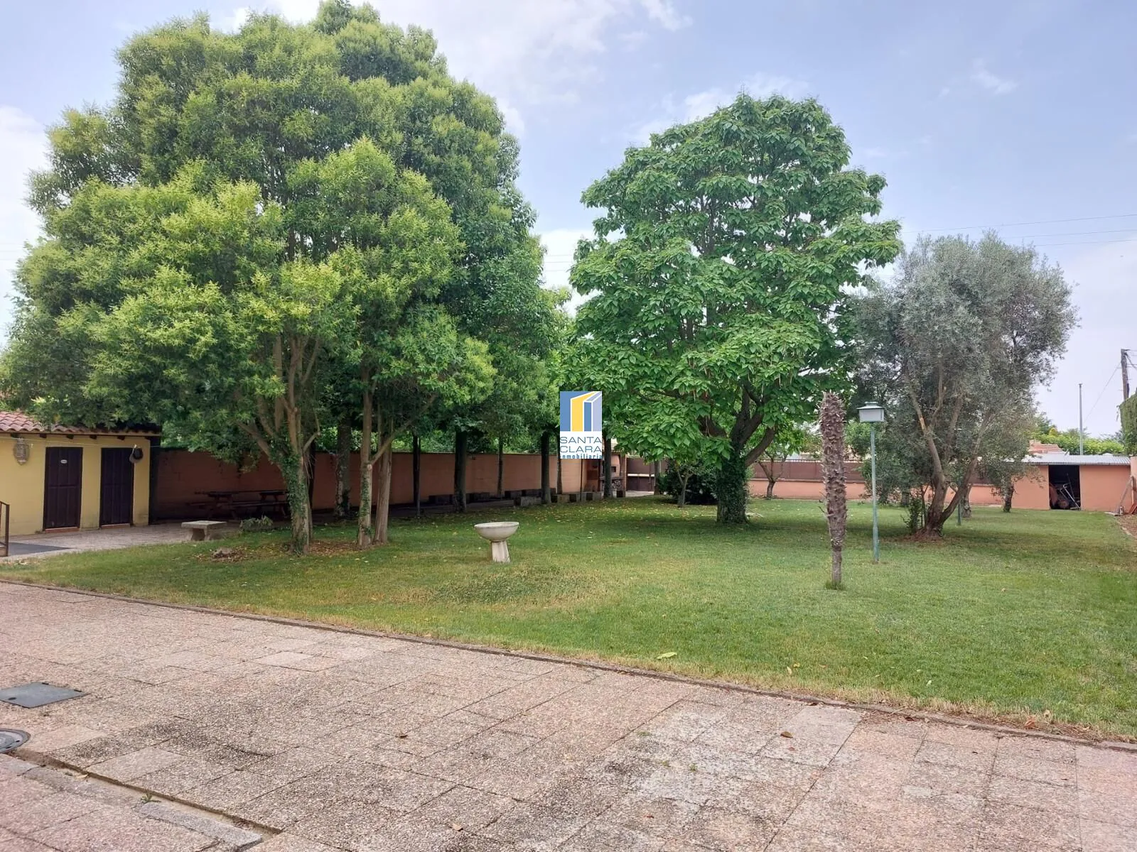 CASA EN VENTA DE 6 DORMITORIOS, 4 BAÑOS, JARDÍN Y GARAJE EN URB. LAS VILLAS, MORALES DEL VINO. - Inmobiliaria Santa Clara en Zamora - Miniatura 29