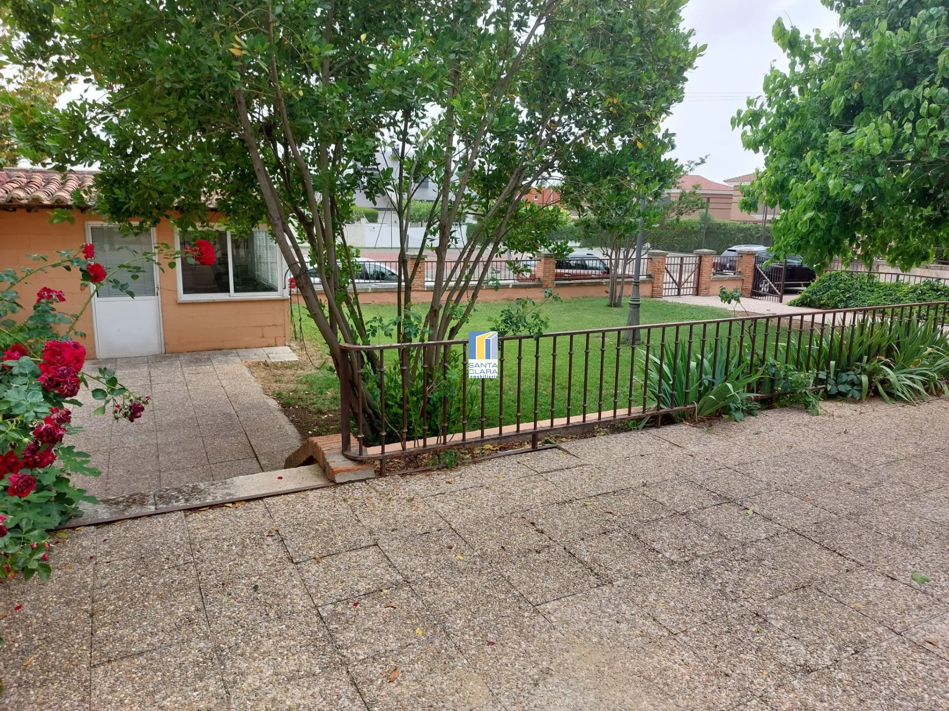 CASA EN VENTA DE 6 DORMITORIOS, 4 BAÑOS, JARDÍN Y GARAJE EN URB. LAS VILLAS, MORALES DEL VINO. - Inmobiliaria Santa Clara en Zamora - Miniatura 30