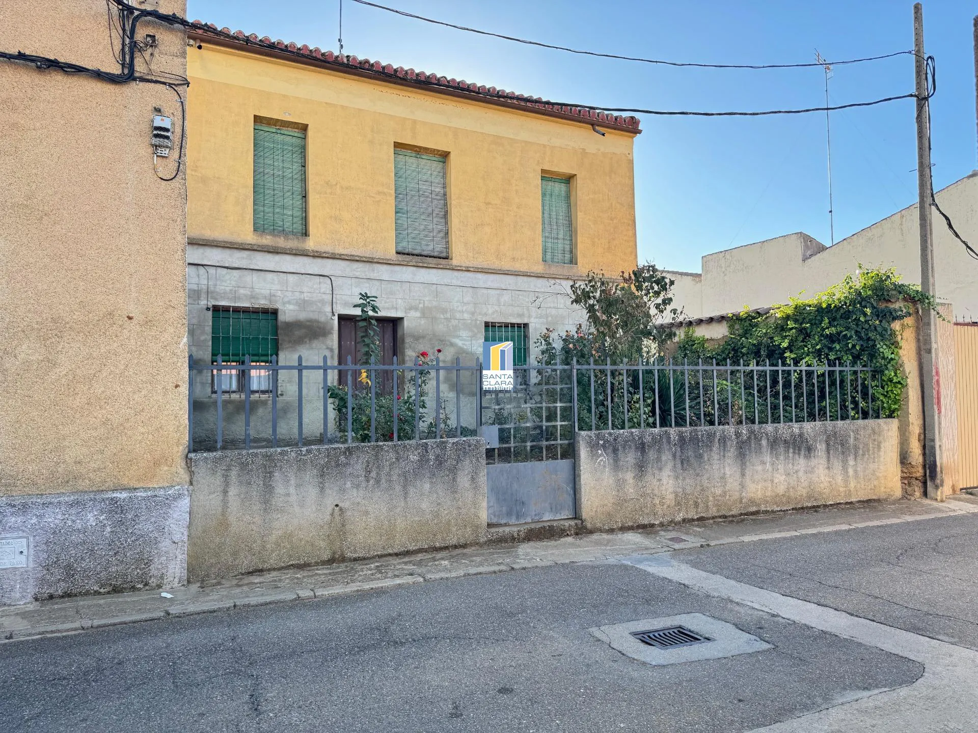 CASA EN VENTA DE 5 DORMITORIOS Y AMPLIO JARDÍN EN VILLALPANDO, ZAMORA. - Inmobiliaria Santa Clara en Zamora - Imagen 1