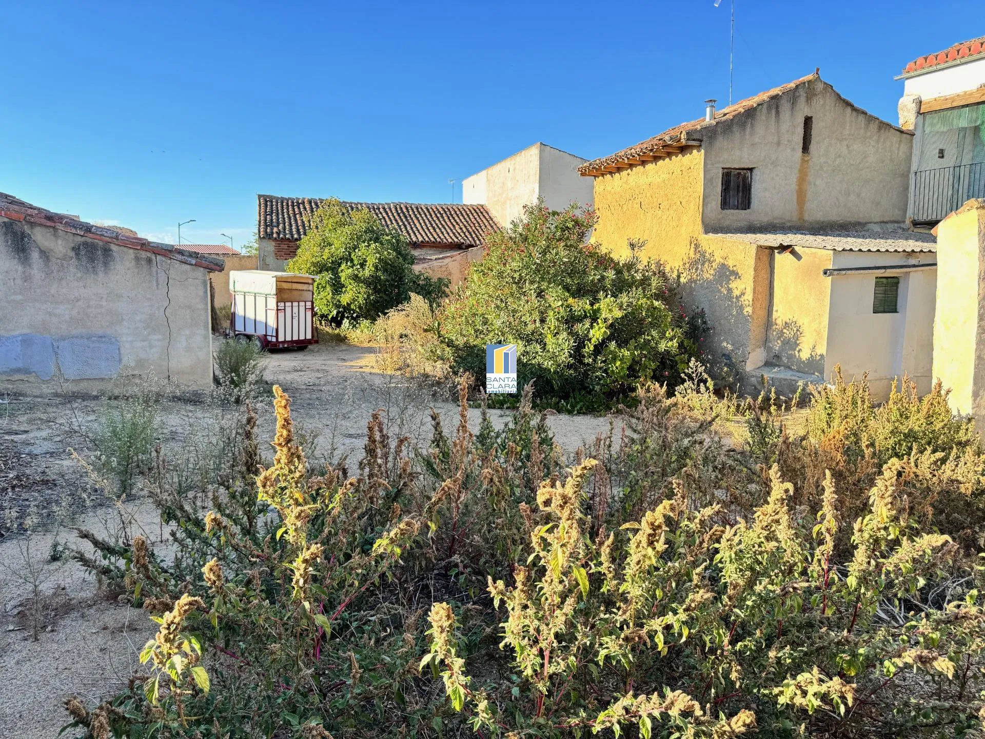 CASA EN VENTA DE 5 DORMITORIOS Y AMPLIO JARDÍN EN VILLALPANDO, ZAMORA. - Inmobiliaria Santa Clara en Zamora - Miniatura 34