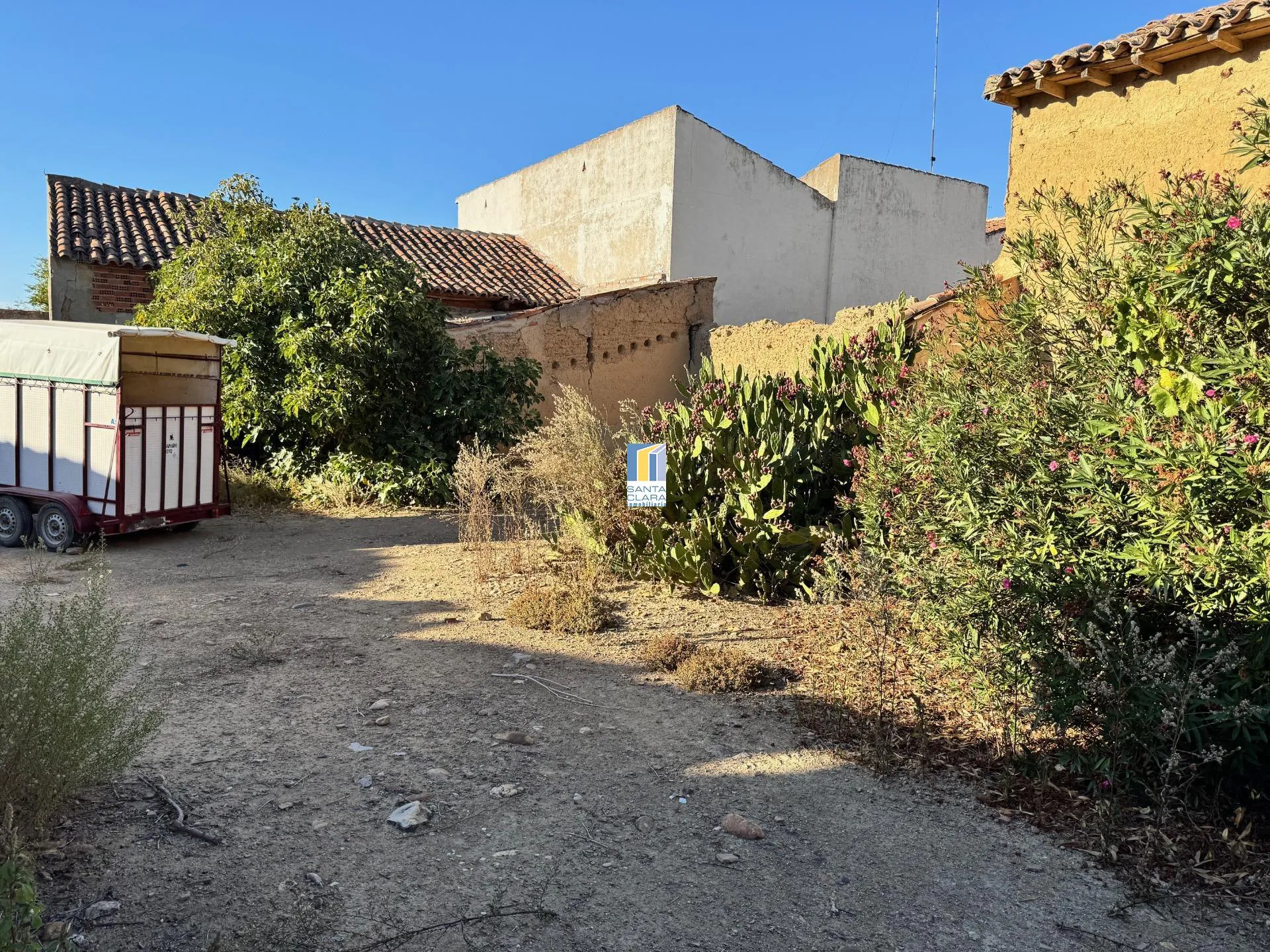 CASA EN VENTA DE 5 DORMITORIOS Y AMPLIO JARDÍN EN VILLALPANDO, ZAMORA. - Inmobiliaria Santa Clara en Zamora - Miniatura 35