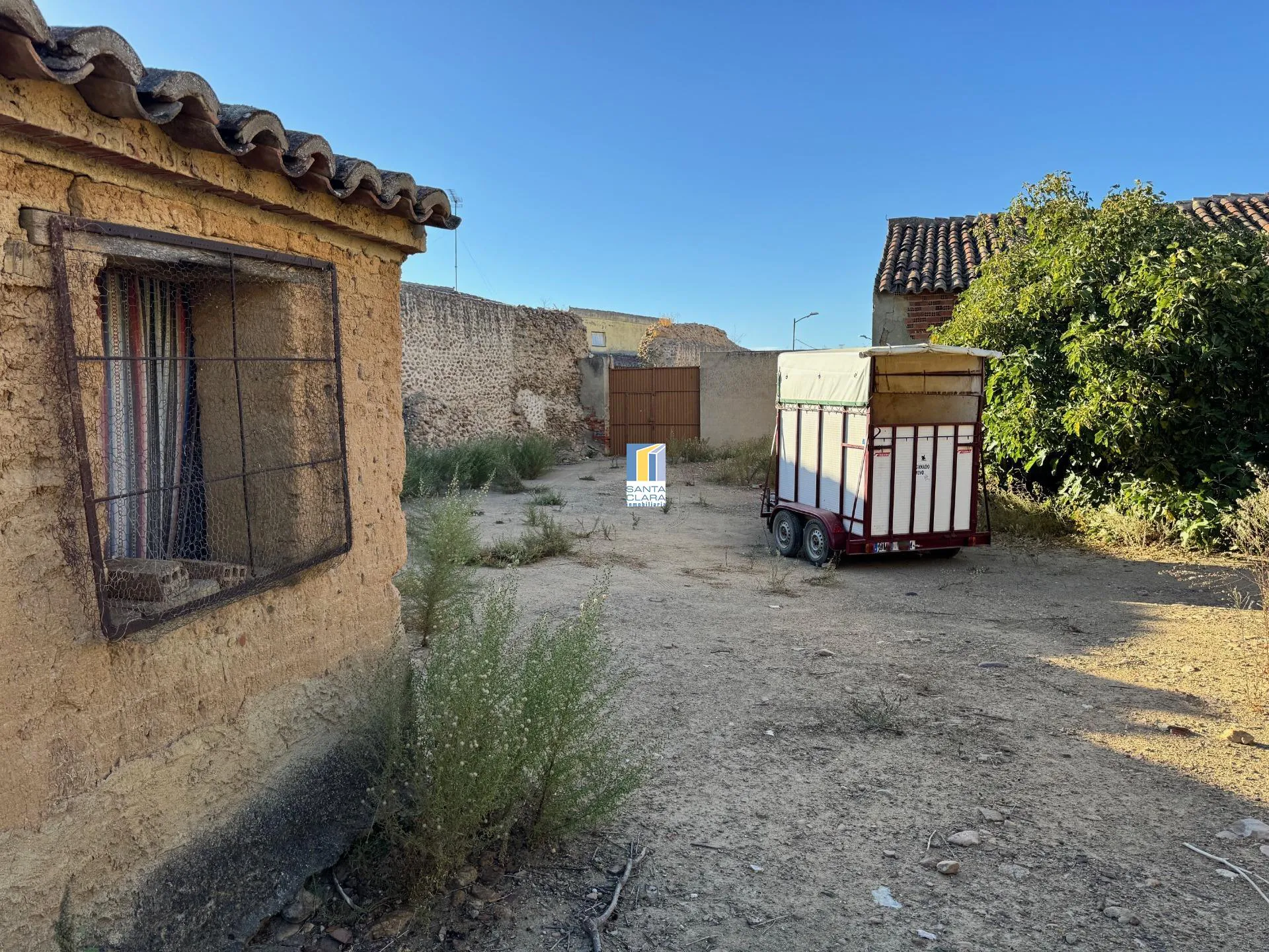 CASA EN VENTA DE 5 DORMITORIOS Y AMPLIO JARDÍN EN VILLALPANDO, ZAMORA. - Inmobiliaria Santa Clara en Zamora - Miniatura 36