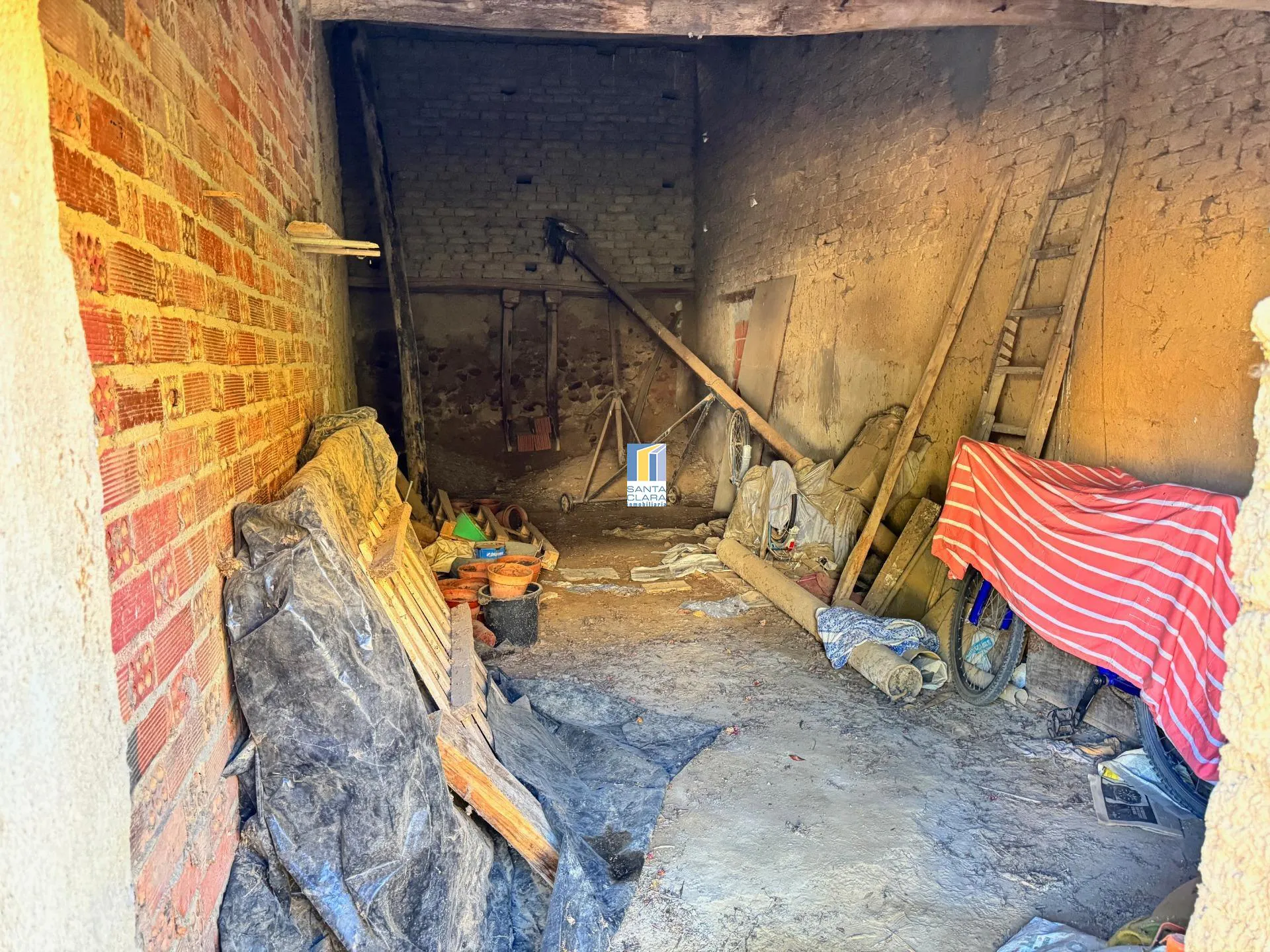 CASA EN VENTA DE 5 DORMITORIOS Y AMPLIO JARDÍN EN VILLALPANDO, ZAMORA. - Inmobiliaria Santa Clara en Zamora - Miniatura 37