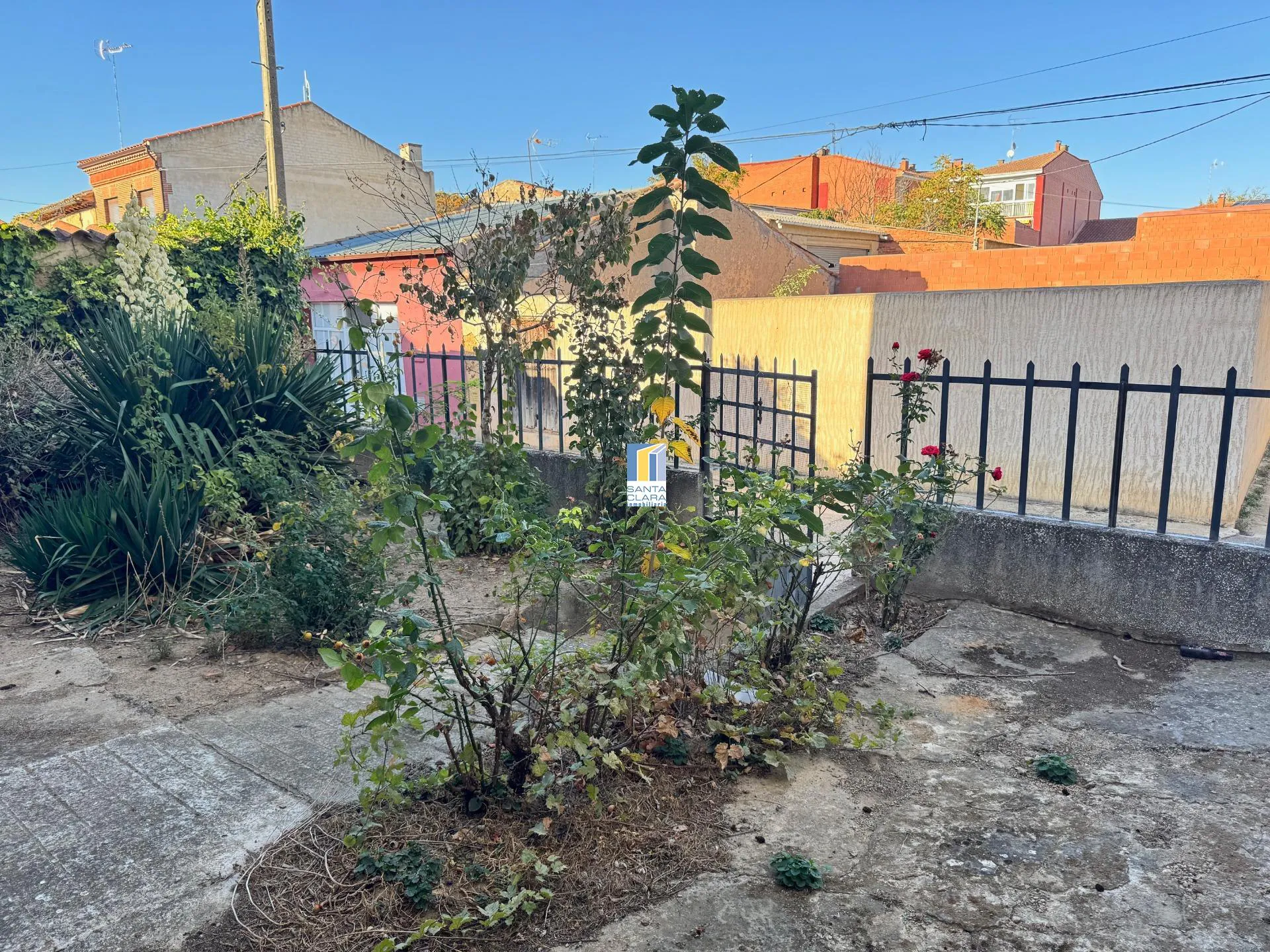 CASA EN VENTA DE 5 DORMITORIOS Y AMPLIO JARDÍN EN VILLALPANDO, ZAMORA. - Inmobiliaria Santa Clara en Zamora - Miniatura 41