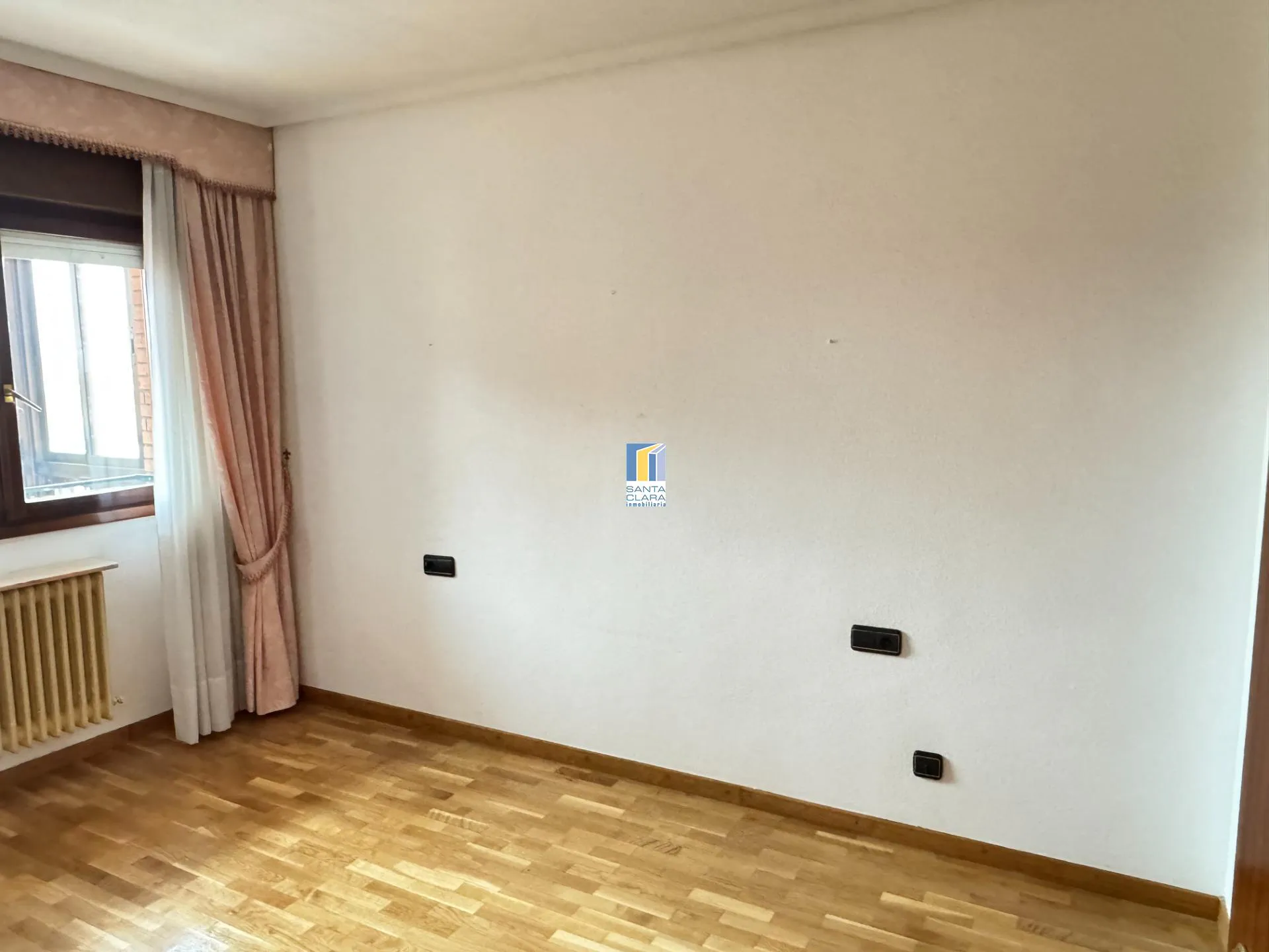 PISO EN VENTA CON 2 DORMITORIOS, GARAJE Y TRASTERO EN ZONA PANTOJA, JUNTO A TRES CRUCES, ZAMORA - Inmobiliaria Santa Clara en Zamora - Miniatura 10