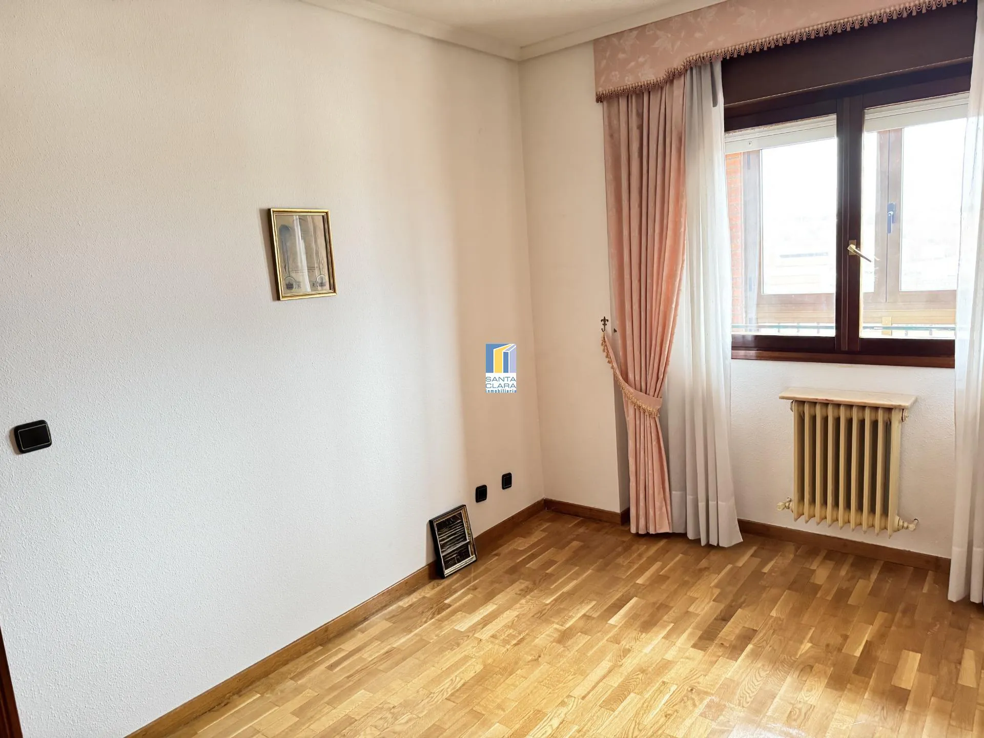 PISO EN VENTA CON 2 DORMITORIOS, GARAJE Y TRASTERO EN ZONA PANTOJA, JUNTO A TRES CRUCES, ZAMORA - Inmobiliaria Santa Clara en Zamora - Miniatura 11