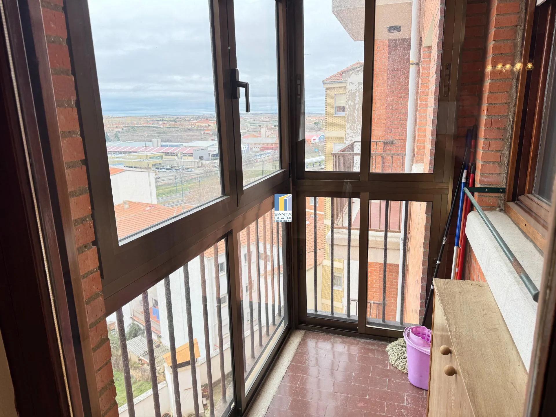 PISO EN VENTA CON 2 DORMITORIOS, GARAJE Y TRASTERO EN ZONA PANTOJA, JUNTO A TRES CRUCES, ZAMORA - Inmobiliaria Santa Clara en Zamora - Miniatura 4