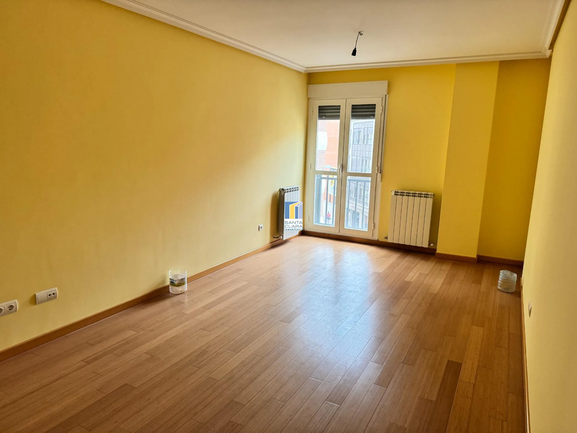 PISO A ESTRENAR CON 3 DORMITORIOS, 2 BAÑOS Y POSIBILIDAD DE PLAZA DE GARAJE EN PLENO CENTRO DE ZAMORA. - Inmobiliaria Santa Clara en Zamora - Imagen 1