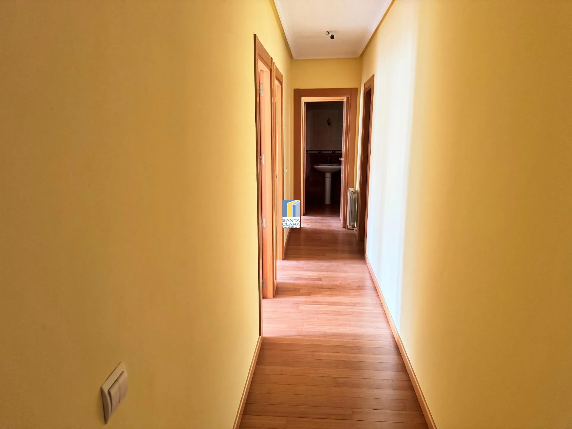 PISO A ESTRENAR CON 3 DORMITORIOS, 2 BAÑOS Y POSIBILIDAD DE PLAZA DE GARAJE EN PLENO CENTRO DE ZAMORA. - Inmobiliaria Santa Clara en Zamora - Miniatura 4