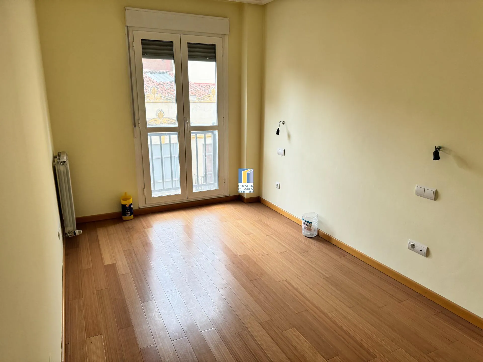 PISO A ESTRENAR CON 3 DORMITORIOS, 2 BAÑOS Y POSIBILIDAD DE PLAZA DE GARAJE EN PLENO CENTRO DE ZAMORA. - Inmobiliaria Santa Clara en Zamora - Miniatura 7