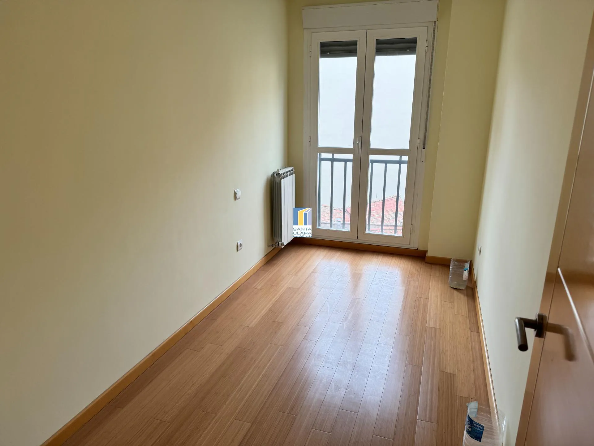 PISO A ESTRENAR CON 3 DORMITORIOS, 2 BAÑOS Y POSIBILIDAD DE PLAZA DE GARAJE EN PLENO CENTRO DE ZAMORA. - Inmobiliaria Santa Clara en Zamora - Miniatura 8