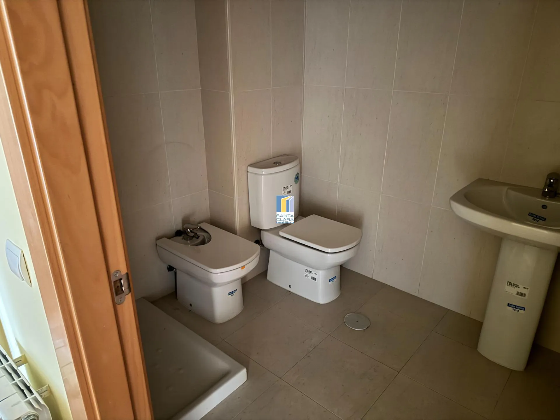 PISO A ESTRENAR CON 3 DORMITORIOS, 2 BAÑOS Y POSIBILIDAD DE PLAZA DE GARAJE EN PLENO CENTRO DE ZAMORA. - Inmobiliaria Santa Clara en Zamora - Miniatura 9