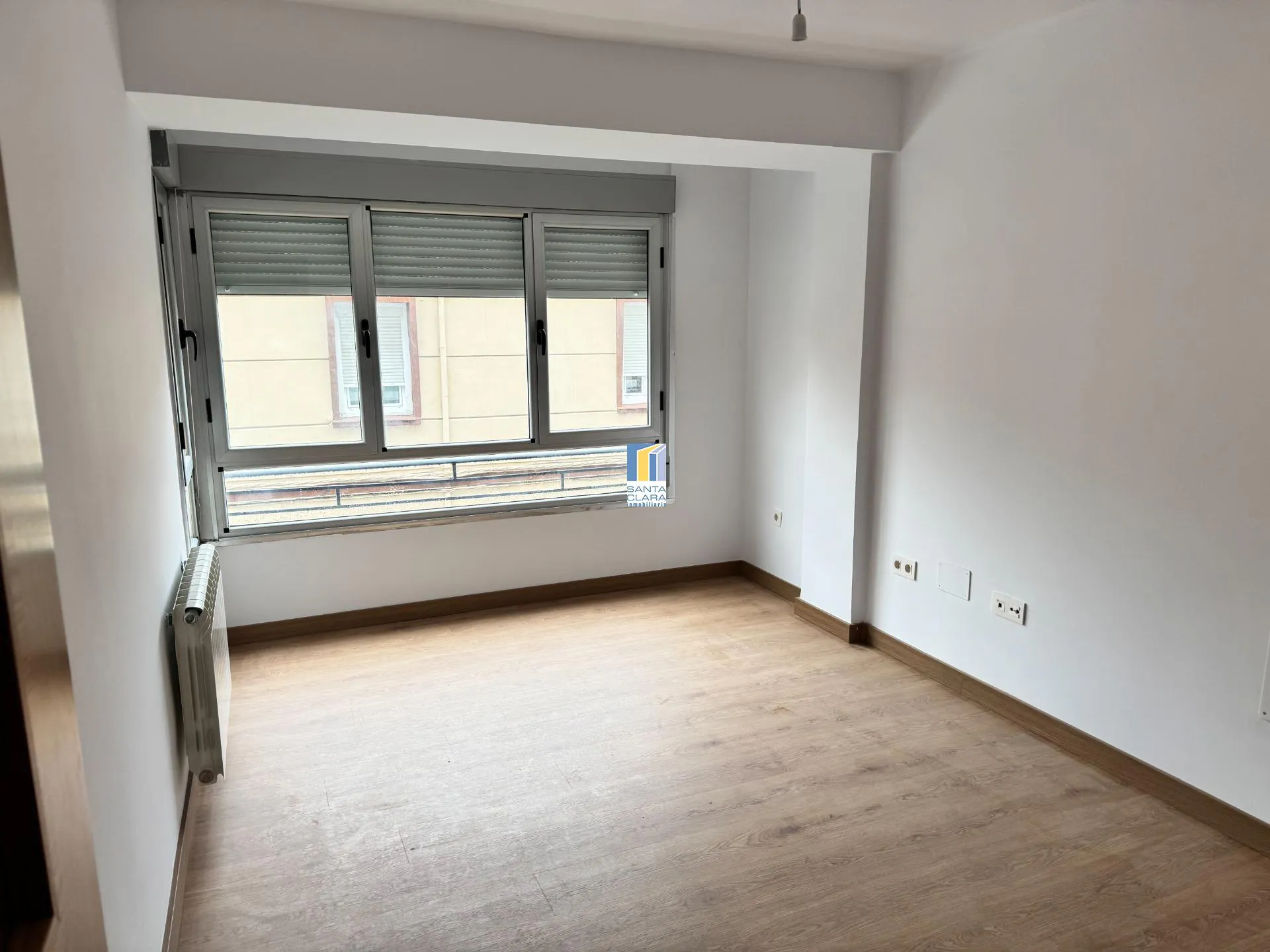 PISO EN VENTA REFORMADO CON 2 DORMITORIOS EN ZONA LA VEGA-OTERUELO, LEÓN. - Inmobiliaria Santa Clara en Zamora - Imagen 1