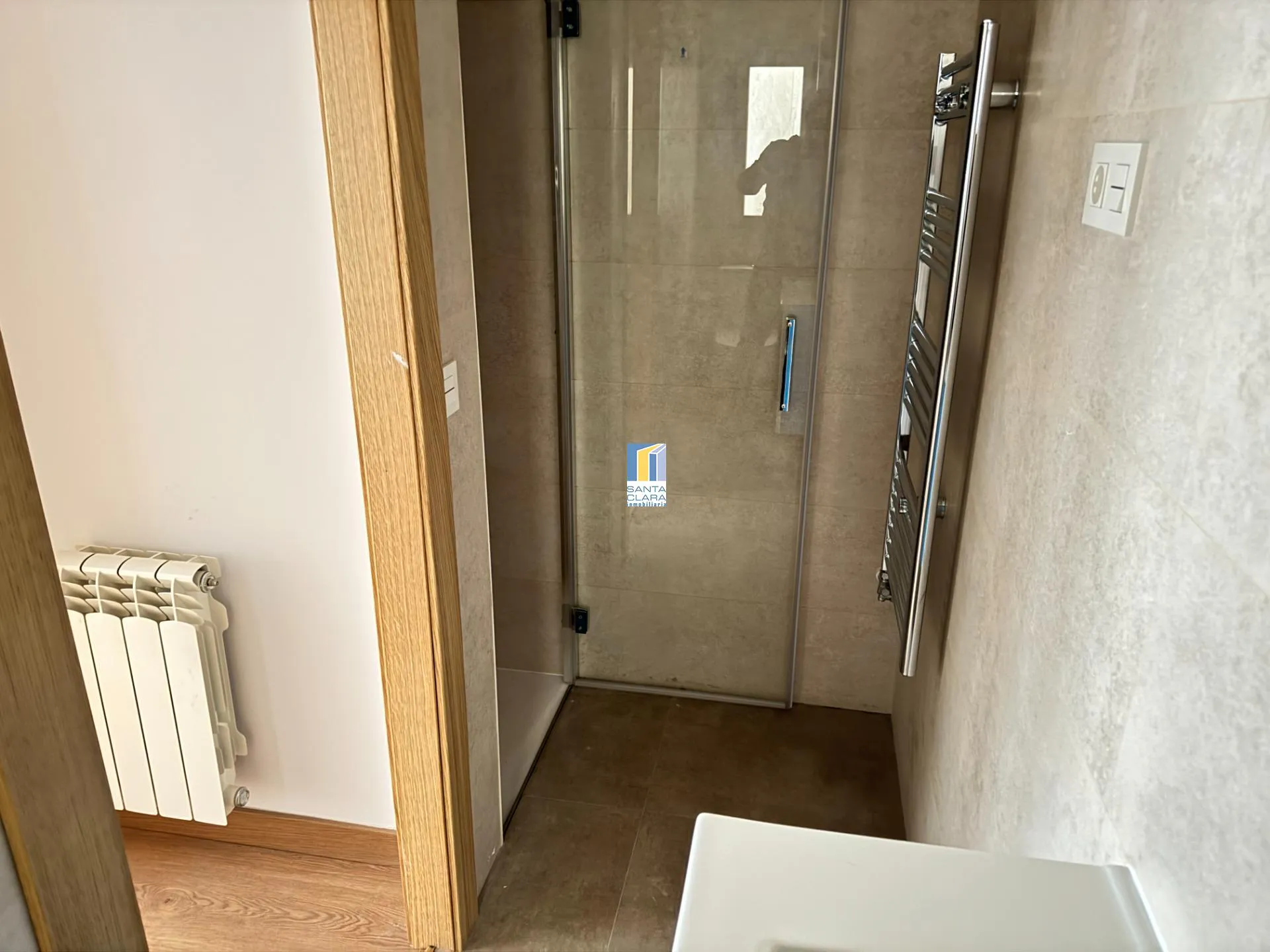 PISO EN VENTA REFORMADO CON 2 DORMITORIOS EN ZONA LA VEGA-OTERUELO, LEÓN. - Inmobiliaria Santa Clara en Zamora - Miniatura 11