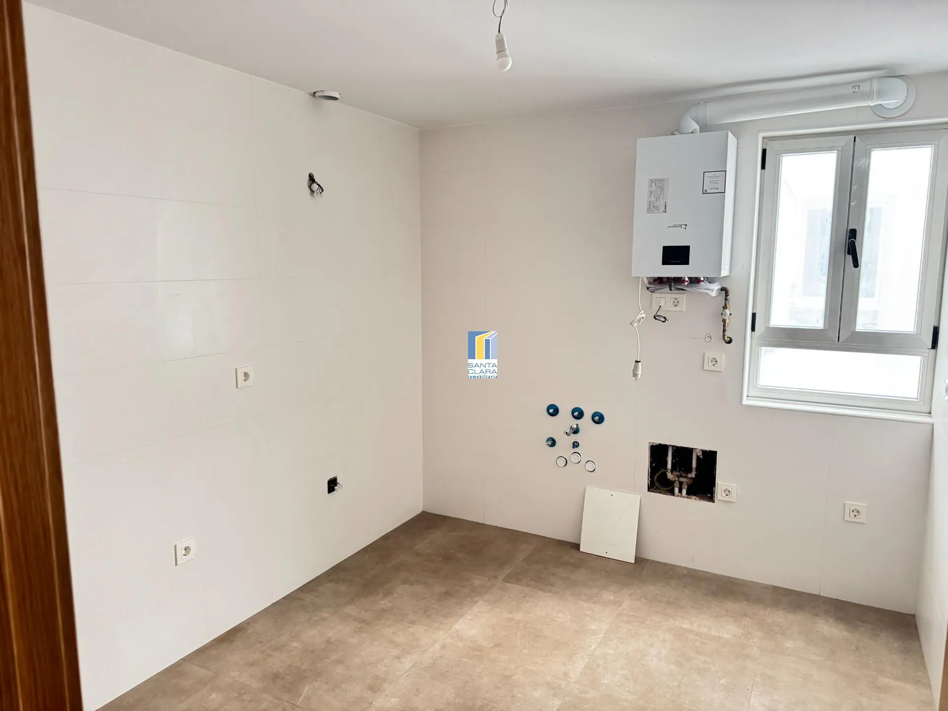 PISO EN VENTA REFORMADO CON 2 DORMITORIOS EN ZONA LA VEGA-OTERUELO, LEÓN. - Inmobiliaria Santa Clara en Zamora - Miniatura 3