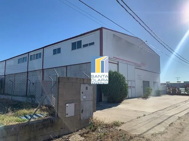 NAVE INDUSTRIAL EN VENTA O ALQUILER EN EL POLÍGONO INDUSTRIAL CAMPO DE LA AVIACIÓN DE CORESES, ZAMORA. - Inmobiliaria Santa Clara en Zamora - Miniatura 2