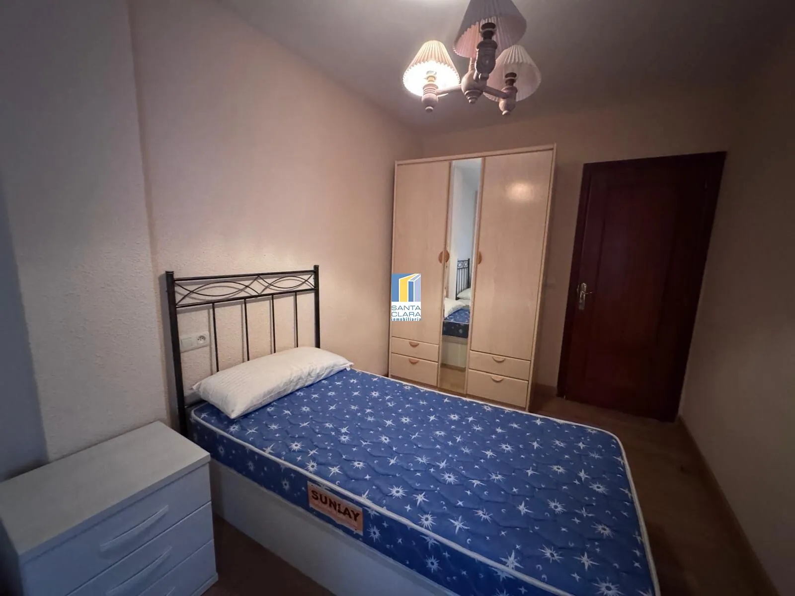 PISO EN ALQUILER CON 3 DORMITORIOS Y PLAZA DE GARAJE JUNTO A TRES CRUCES, ZAMORA - Inmobiliaria Santa Clara en Zamora - Miniatura 13