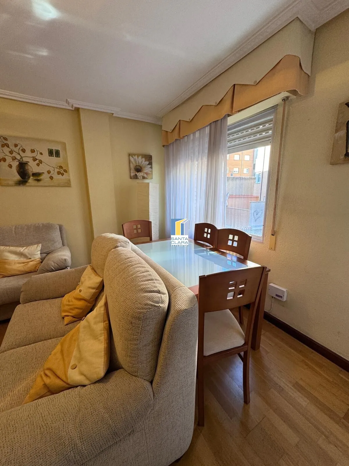 PISO EN ALQUILER CON 3 DORMITORIOS Y PLAZA DE GARAJE JUNTO A TRES CRUCES, ZAMORA - Inmobiliaria Santa Clara en Zamora - Miniatura 4