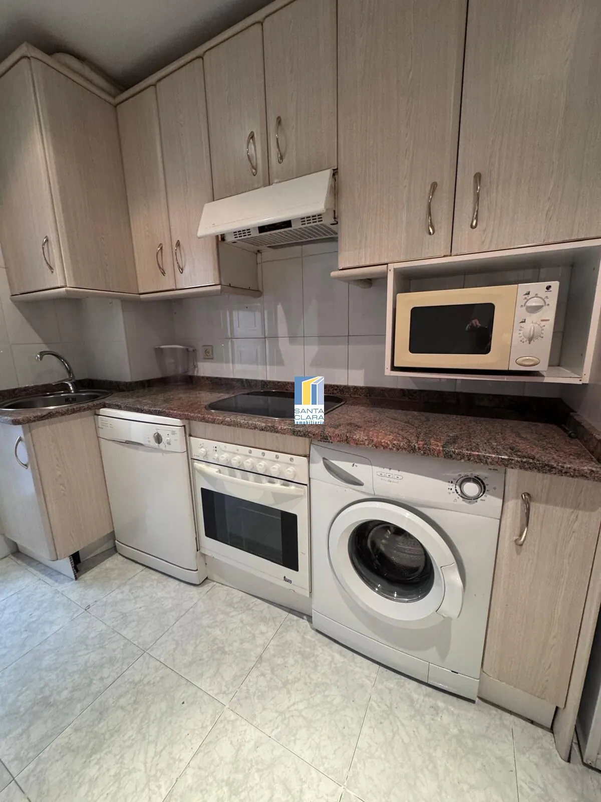 PISO EN ALQUILER CON 3 DORMITORIOS Y PLAZA DE GARAJE JUNTO A TRES CRUCES, ZAMORA - Inmobiliaria Santa Clara en Zamora - Miniatura 7