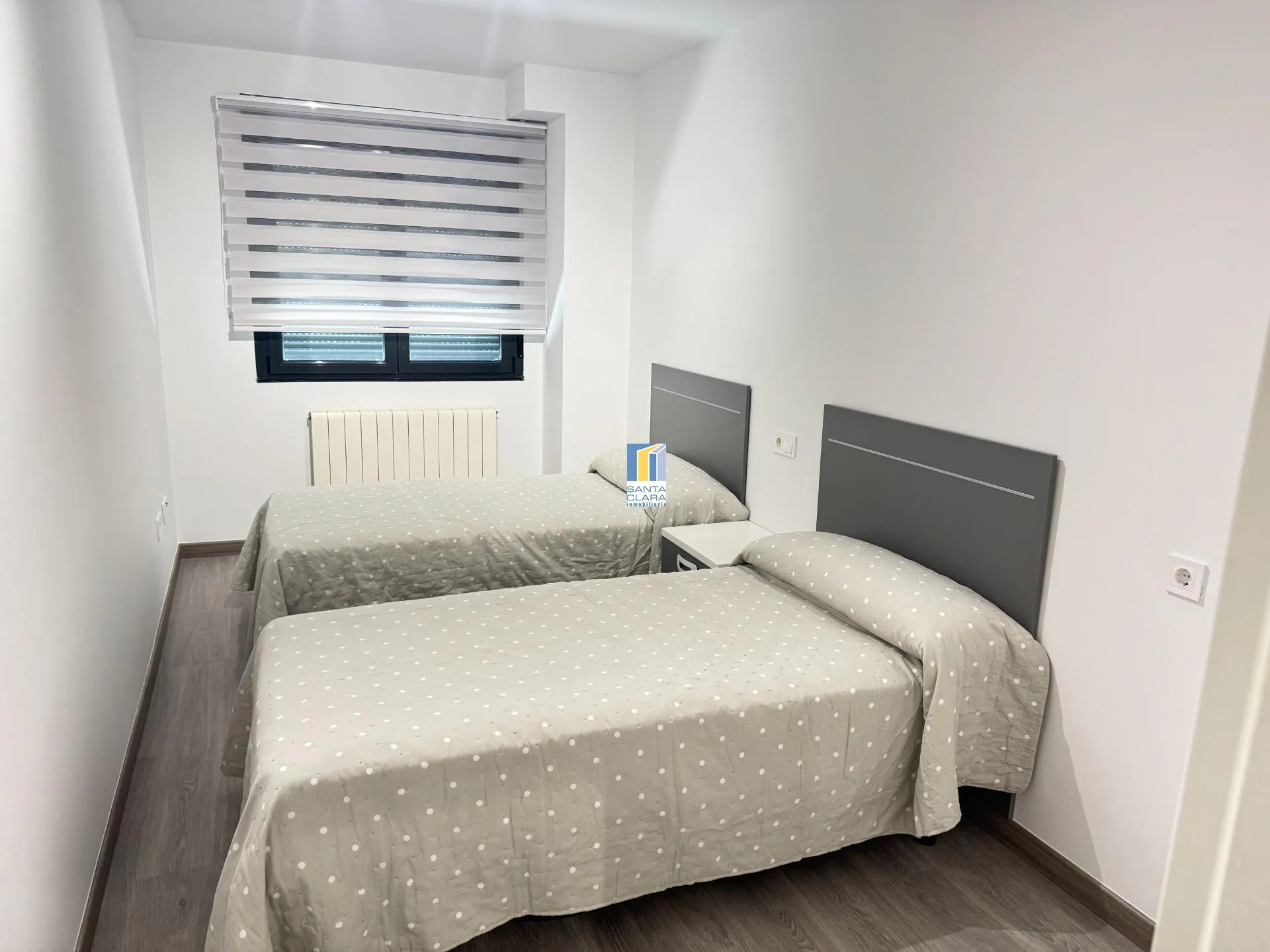 PISO EN ALQUILER DE 2 DORMITORIOS , 2 BAÑOS Y PLAZA DE GARAJE EN ZONA SEPULCRO, ZAMORA. - Inmobiliaria Santa Clara en Zamora - Miniatura 10