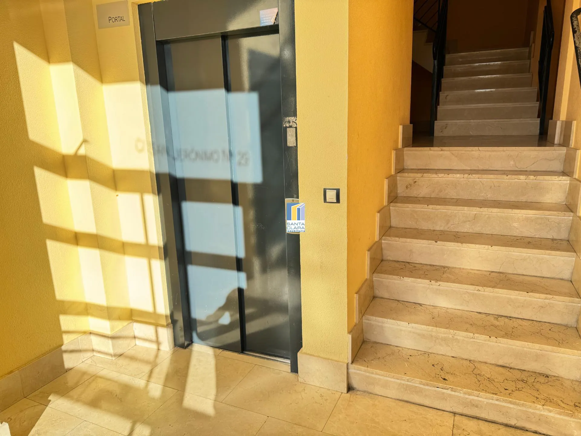 PISO EN ALQUILER DE 2 DORMITORIOS , 2 BAÑOS Y PLAZA DE GARAJE EN ZONA SEPULCRO, ZAMORA. - Inmobiliaria Santa Clara en Zamora - Miniatura 15