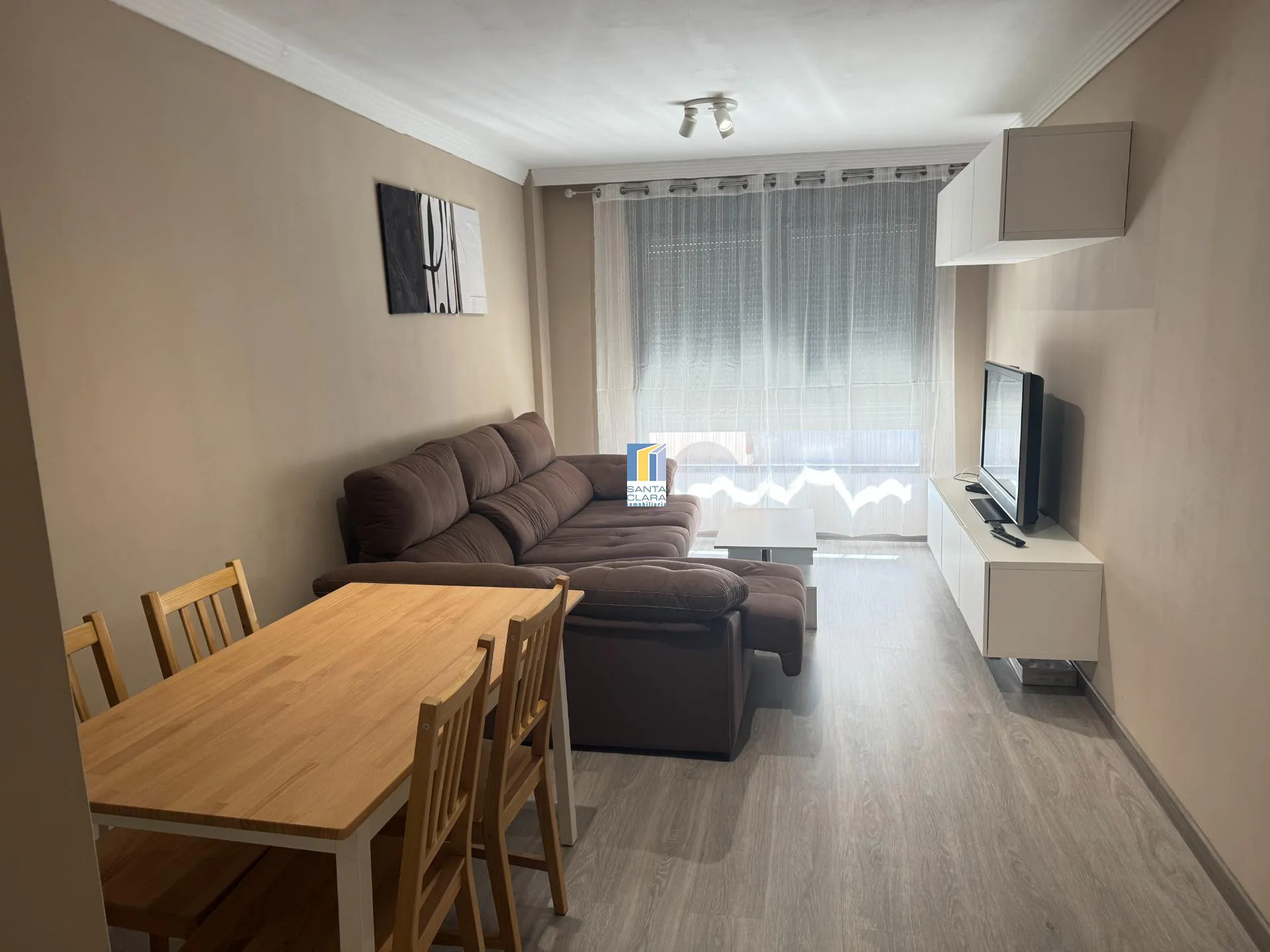 PISO EN ALQUILER DE 2 DORMITORIOS , 2 BAÑOS Y PLAZA DE GARAJE EN ZONA SEPULCRO, ZAMORA. - Inmobiliaria Santa Clara en Zamora - Miniatura 2