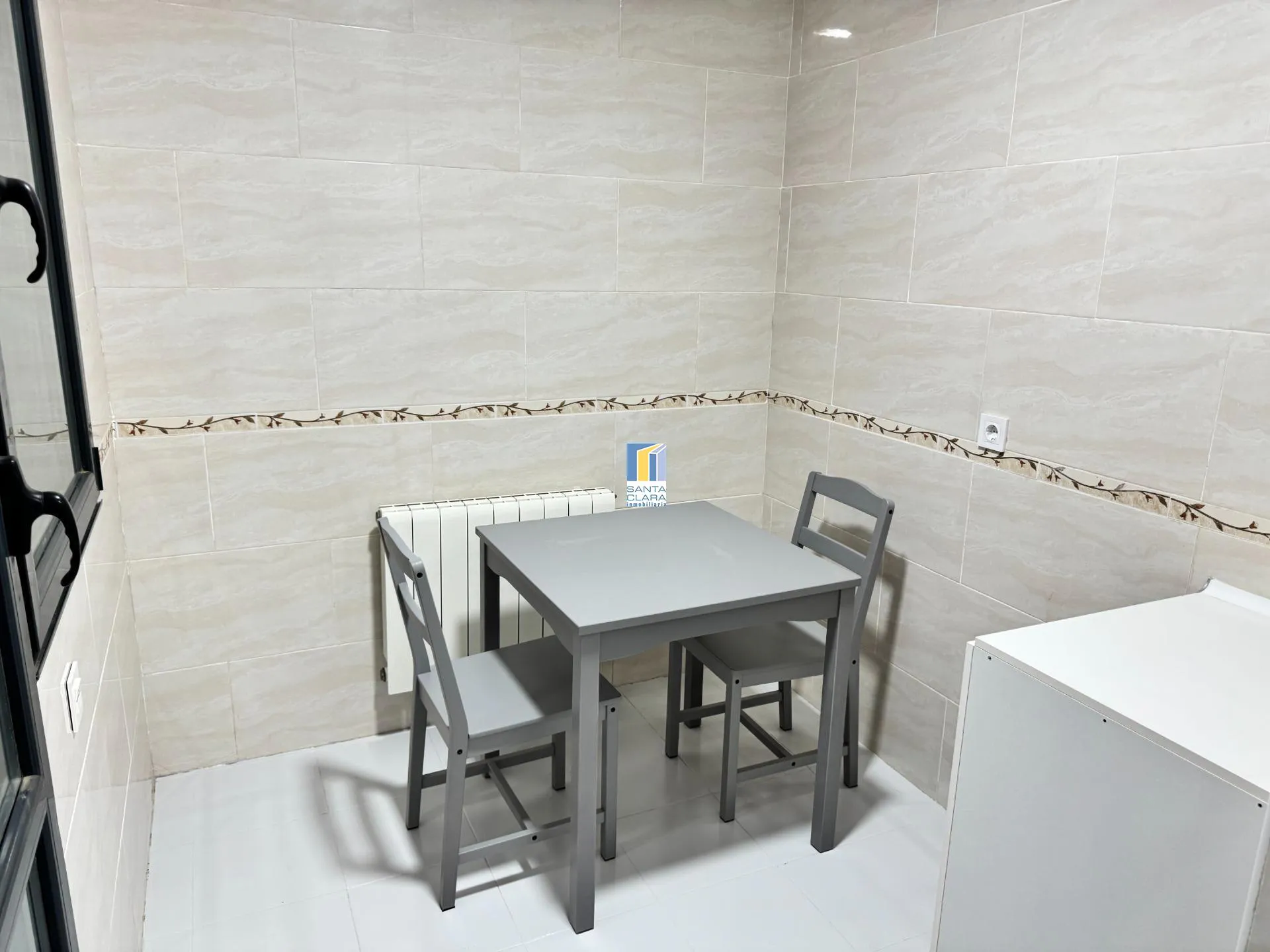 PISO EN ALQUILER DE 2 DORMITORIOS , 2 BAÑOS Y PLAZA DE GARAJE EN ZONA SEPULCRO, ZAMORA. - Inmobiliaria Santa Clara en Zamora - Miniatura 7