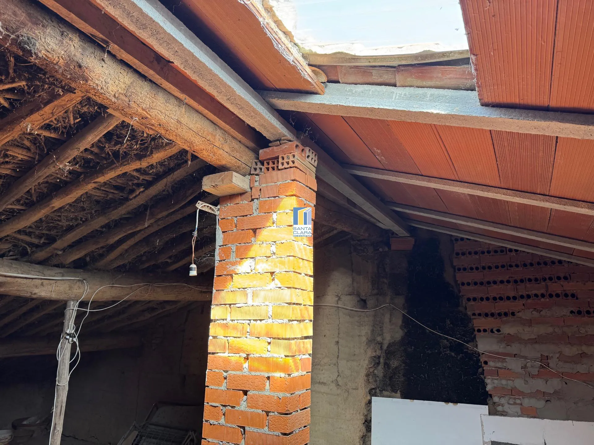 CASA EN VENTA CON 3 DORMITORIOS, 2 BAÑOS, AMPLIO PATIO MERENDERO Y GARAJE DOBLE EN ENTRALA (ZAMORA) - Inmobiliaria Santa Clara en Zamora - Miniatura 19