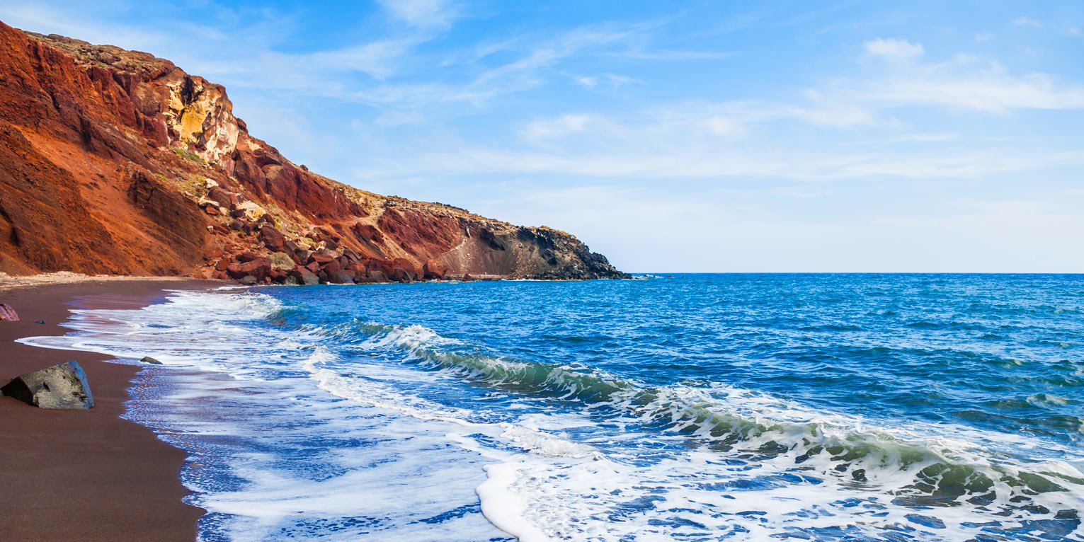 Νοικιάστε αυτοκίνητο από το SantoriniCarHire.com και επισκεφθείτε την Κόκκινη παραλία στη Σαντορίνη