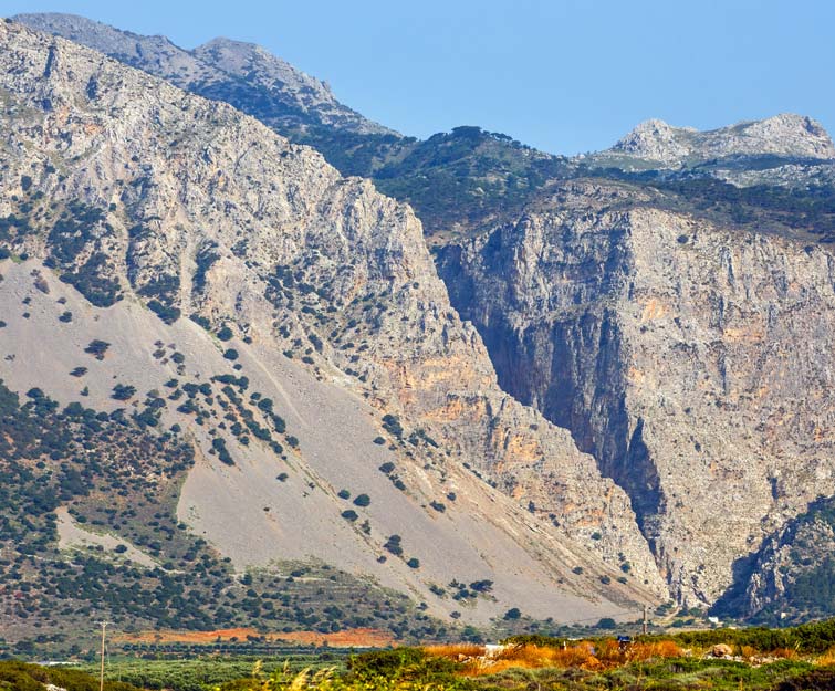 Θέα βουνού στην Κρήτη