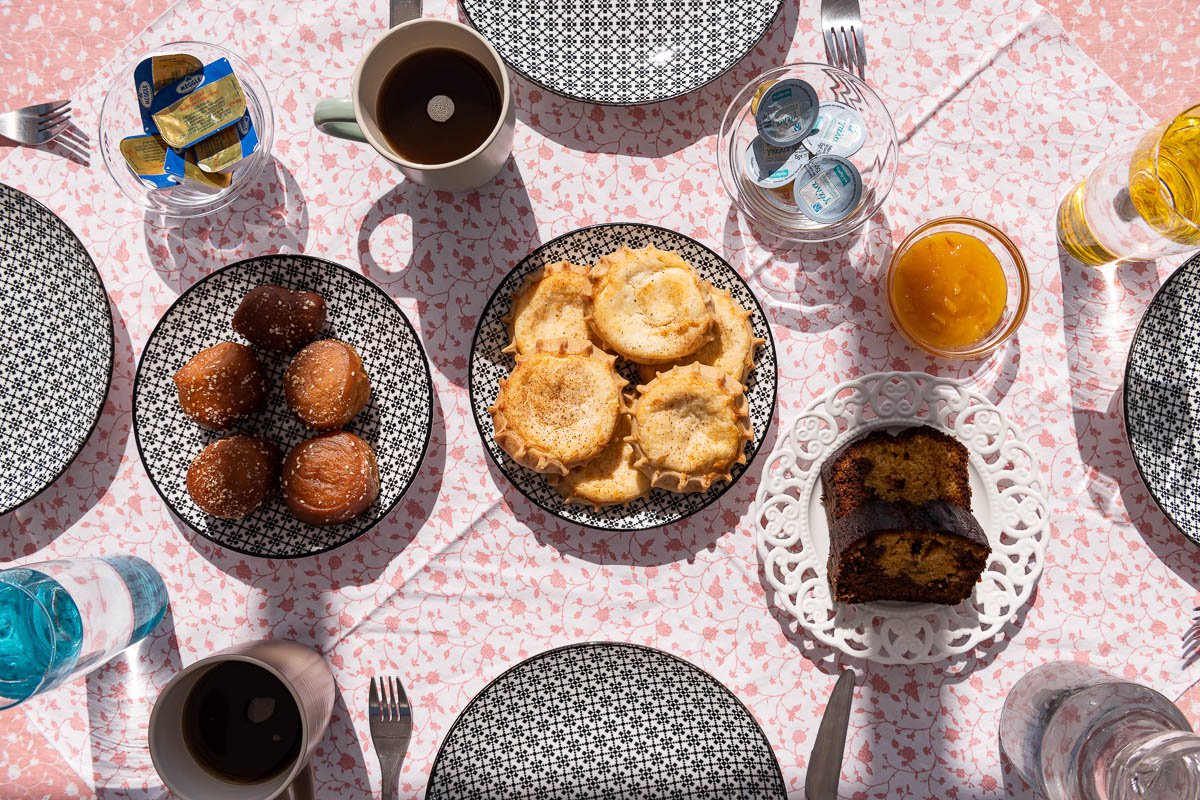 Sarakinas Residence, breakfast table