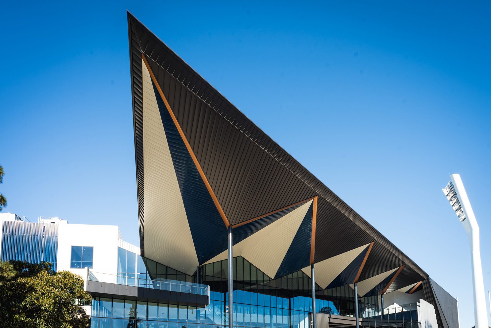 Angular roof facade, © Populous