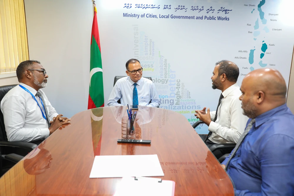 photo for މޯލްޑިވްސް ޕޯސްޓް ލިމިޓެޑާ، ވަޒީރު އާދަމް ޝަރީފު ޢުމަރު ބައްދަލު ކުރައްވައިފި.  މިއަދު މެންދުރު 