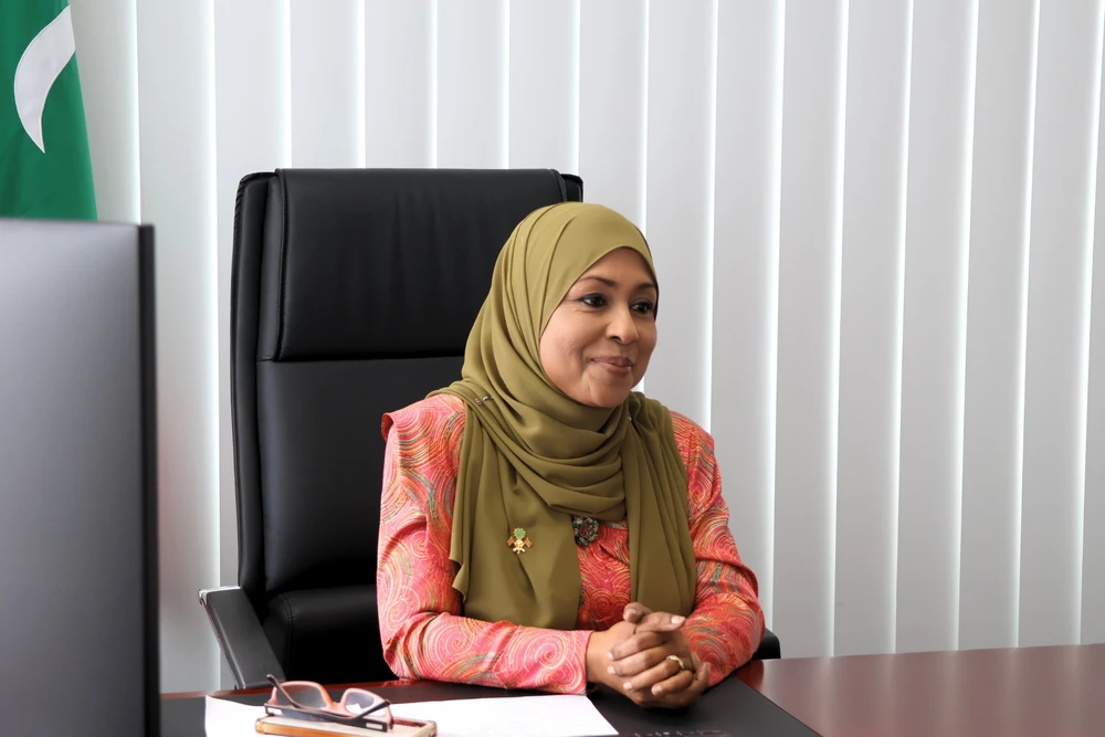 photo for ކޮންސުލް އޮފް މޯލްޑިވްސް އިން އިޓަލީ ޕްރޮފެސަރ ލޫކާ ފިއޮރމޮންޓެ އާއި މިނިސްޓަރ ޑރ އައިޝަތު ރަމީލާ