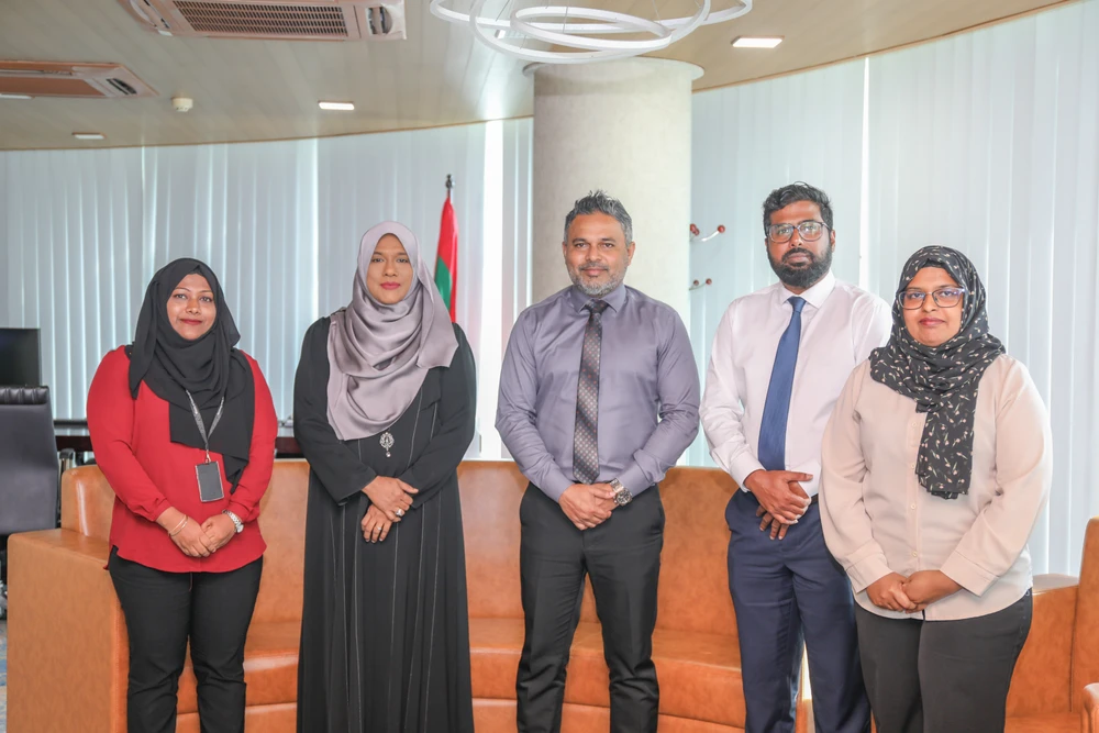 photo for ވަޒީރު އަޙްމަދު ޝިޔާމް، ރައްޔިތުންގެ މަޖިލީހުގެ ނިލަންދޫ ދާއިރާގެ މެމްބަރާ ބައްދަލުކުރެވުން. 