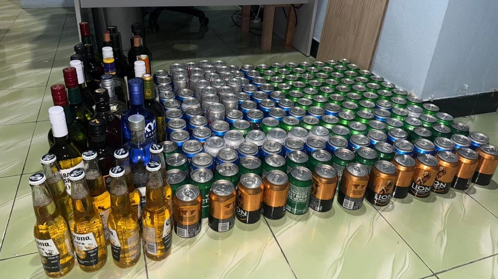 photo for މަހިބަދޫ ޕޮލިސް ސްޓޭޝަނުގެ ބެލުމުގެ ދަށުގައި ހުރި ގިނަ އަދަދެއްގެ ބަނގުރާ ނައްތާލައިފި