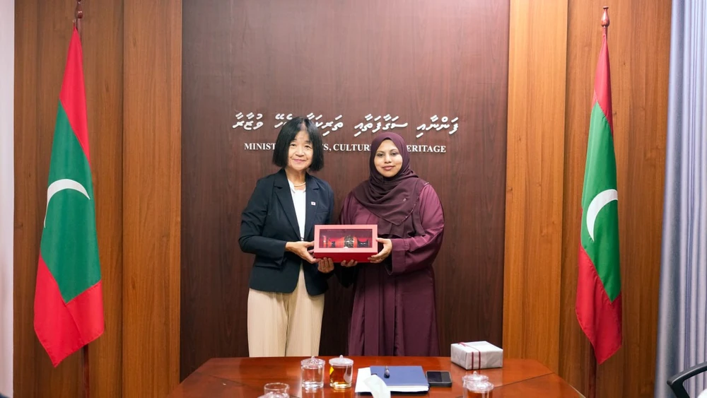 photo for ޖަޕާނުގެ ސަފީރު އިޝިގާމީ ރުމީކޯ ވަޒީރު ހީނާ ވަލީދުގެ އަރިހަށް އިހުތިރާމްގެ ޒިޔާރަތެއް ކުރައްވައިފި.