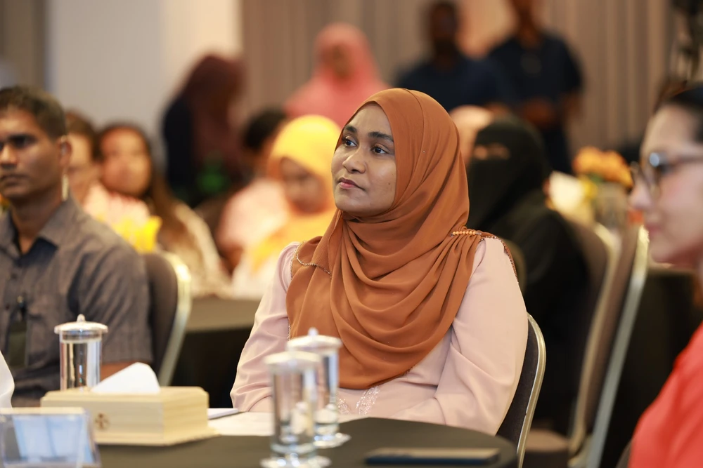 photo for ވީޑިއޯ: "ވޯލްޑް ޕޭޝަންޓް ސޭފްޓީ ޑޭ" ގެ ރަސްމީ ޖަލްސާ ފަސްޓް ލޭޑީ ޝަރަފުވެރިކޮށްދެއްވުން
