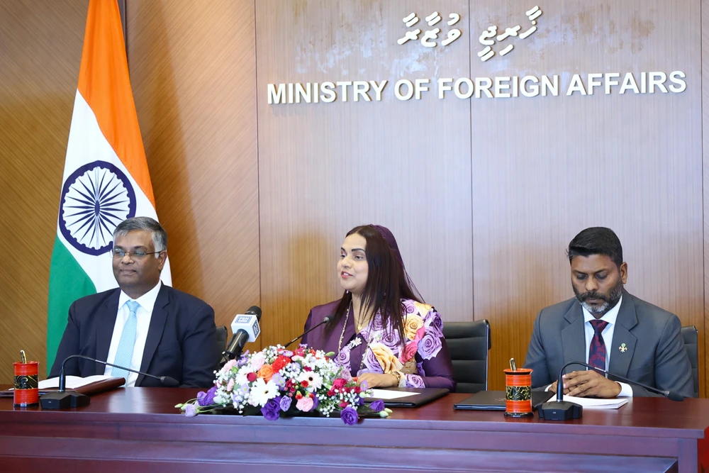 photo for ފޮޓޯ: 42 ރަށެއްގެ އެފްއާރުސީތަކަށް ބޭނުންވާ ސާމާނު ހޯދަން ރާއްޖެ-އިންޑިއާ އިން ސޮއިކުރުން