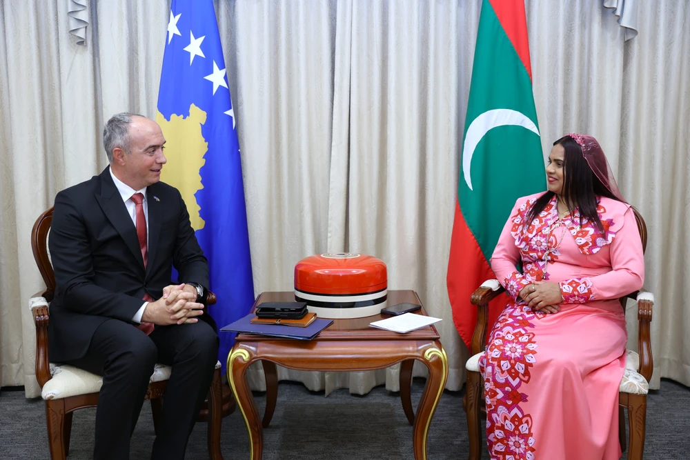 photo for ކޮސޯވޯ ގެ އައު ސަފީރު ޚާރިޖީ ވަޒީރު އިރުތިޝާމް ގެ އަރިހަށް އިޙްތިރާމުގެ ޒިޔާރަތެއް ކުރައްވައިފި